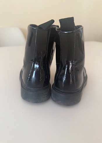 31 Beden Parlak Siyah Kız Çocuk Bot H&M