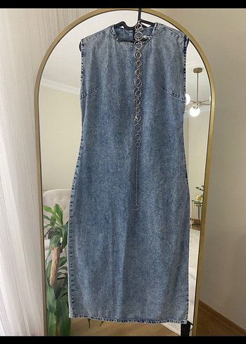 Zincir Detaylı Uzun Denim Elbise