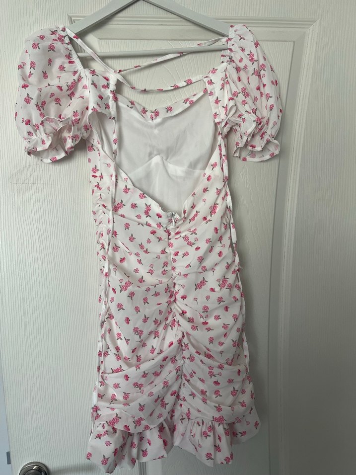 Beyaz Çiçekli V Yakalı Midi Elbise - Görsel 2