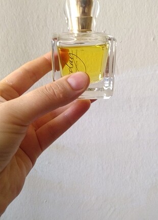 Az sıkılmış parfum ve sıfır hiç kullanılmamış kremi 