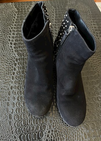 Nine West Siyah Süet Kadın Dolgu Topuklu Bot