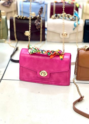Renkli Zincir Detaylı Pembe Deri Çanta