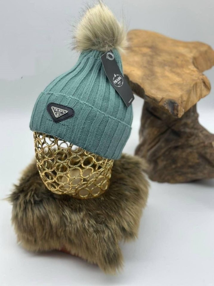 Beyaz Kürklü Kadın Bere - Görsel 3