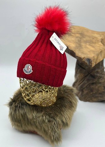 Kırmızı Kürklü Kadın Bere - Görsel 3