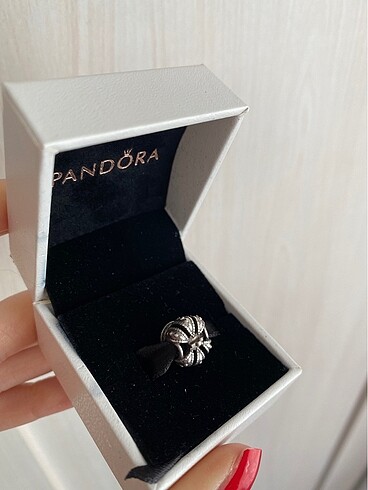 Beden Pandora charm