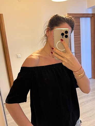 Adil Işık Onuz açık bluz