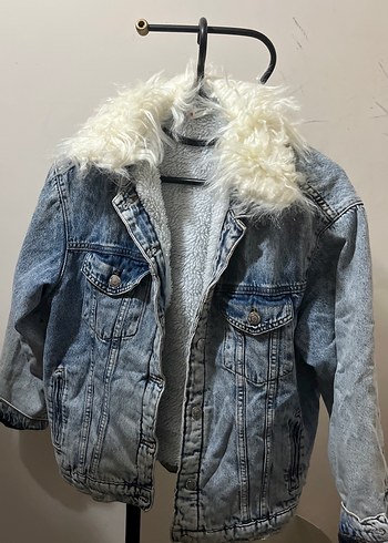 Peluş Detaylı Gri Denim Ceket