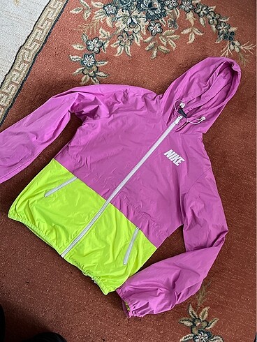 Nike üst