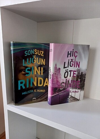 Sonsuzluğun Sınırında ve Hiçliğin Ötesinde Melissa E. Hurst