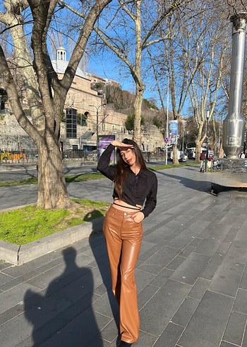 Siyah gömlek - Görsel 2