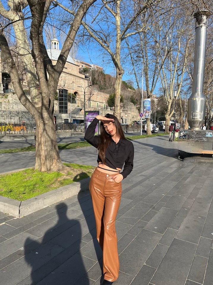 Siyah gömlek - Görsel 2