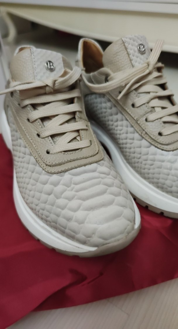 Deri Görünümlü Bej Yılan Desenli Dolgu Topuk Spor Ayakkabı - Görsel 3