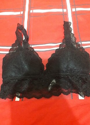 Siyah dantelli bralet