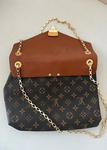 Kahverengi Zincir Detaylı Deri Kadın Çapraz Çanta - Görsel 6