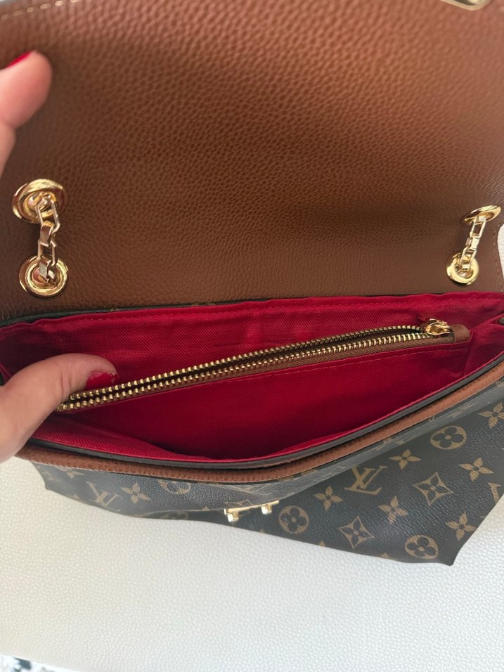 Kahverengi Zincir Detaylı Deri Kadın Çapraz Çanta - Görsel 4