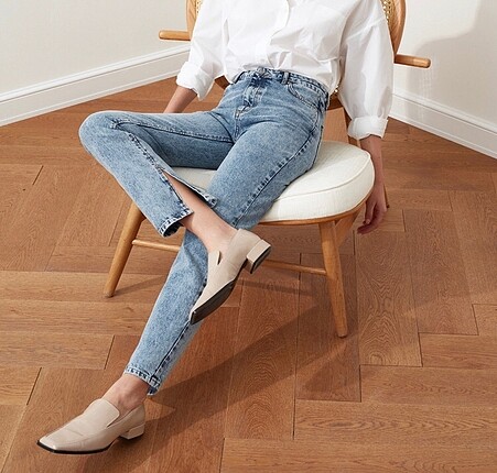 Trendyolmilla yırtmaçlı jean