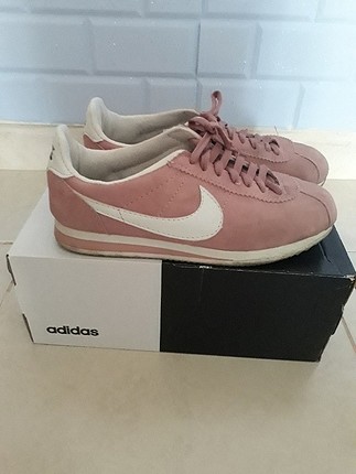 Toz pembe spor ayakkabı 