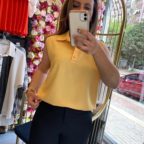 Sarı yakalı bluz