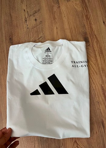 Diğer Adidas Beyaz Siyah Logo Tisort