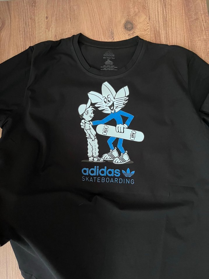 Adidas Siyah Grafikli Skateboard Tişört — görsel 2/4