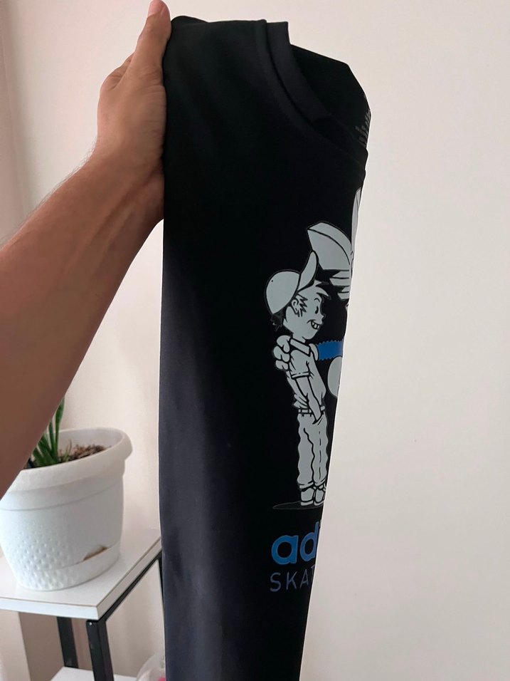 Adidas Siyah Grafikli Skateboard Tişört — görsel 4/4