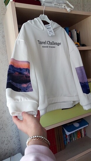 beyaz kapşonlu sweatshirt