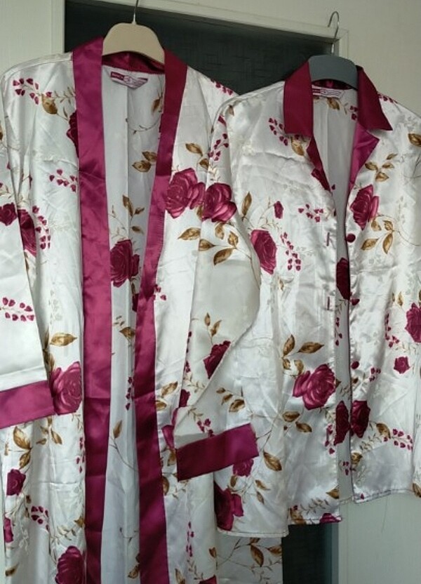 Saten çiçek desenli gecelik yeni ürün - Görsel 2