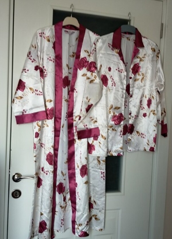 Saten çiçek desenli gecelik yeni ürün - Görsel 3