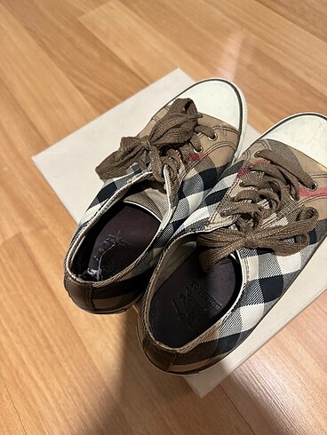37,5 Beden Burberry spor ayakkabi