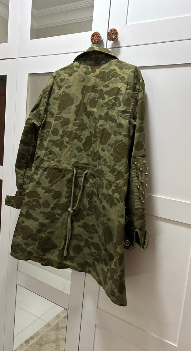 Düğmeli Kamuflaj Desenli Midi Ceket - Görsel 3