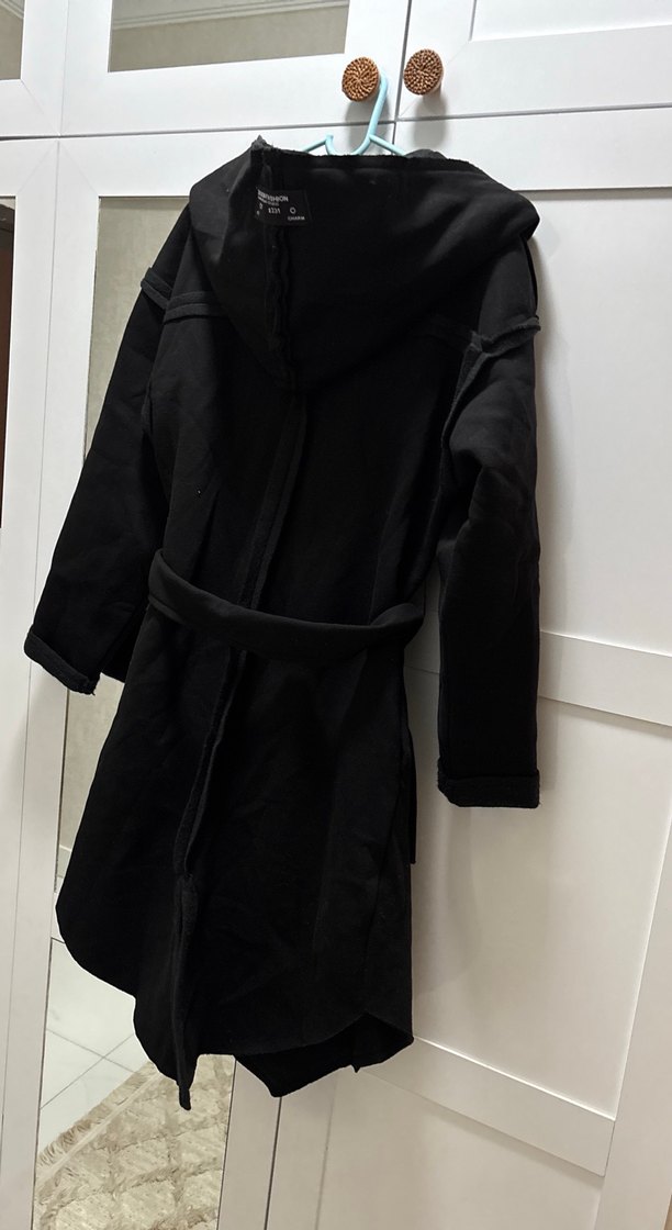 Siyah Kapüşonlu Bel Detaylı Uzun  Kaban - Görsel 2