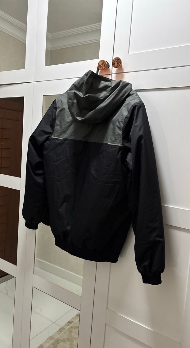 Siyah Kapüşonlu Erkek mont - Görsel 3