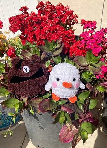 Amigurumi ayı kostümlü ördek 