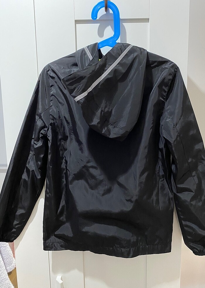 LCW Siyah Yağmurluk - Görsel 2