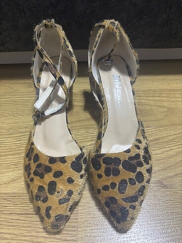 Leopar ayakkabı