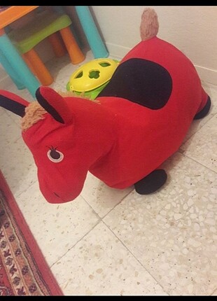 Çocuk zıp zıp 