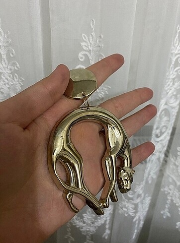 Beden altın Renk Zeynep tosun altın Aslan figürlü küpe