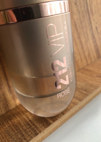 Carolina Herrera 212 VIP Rose Kadın Parfümü - Görsel 2