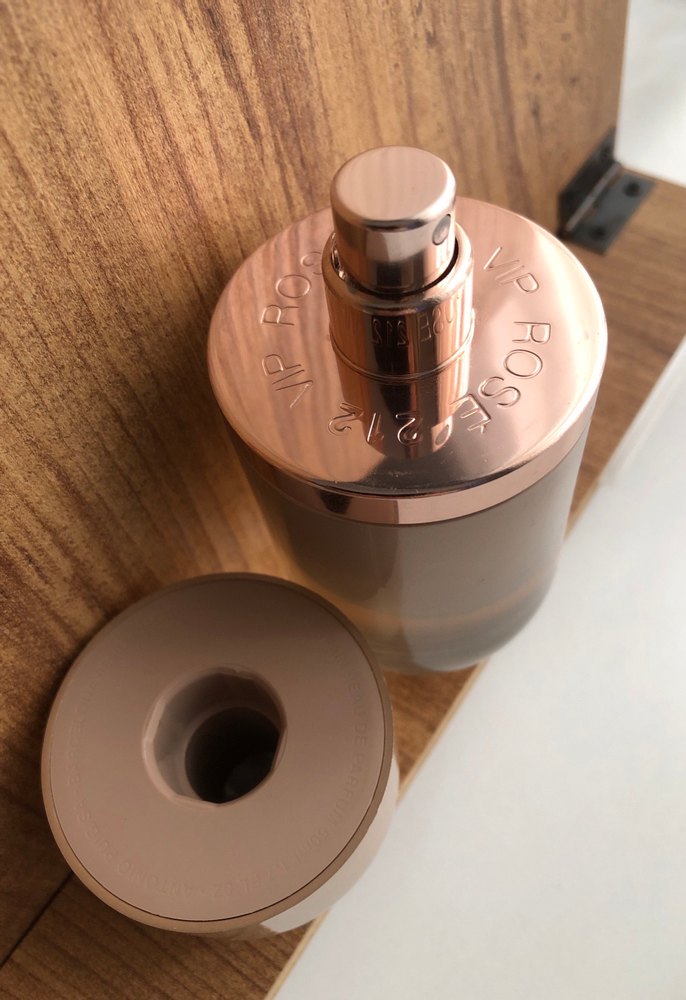 Carolina Herrera 212 VIP Rose Kadın Parfümü - Görsel 3