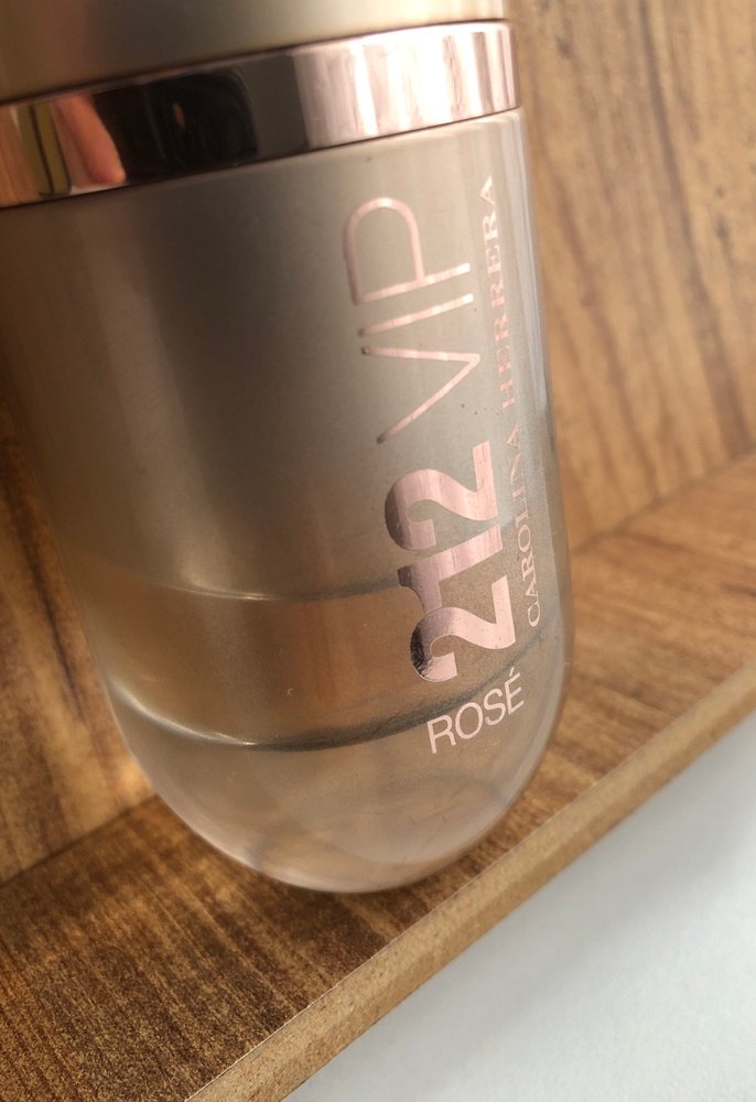 Carolina Herrera 212 VIP Rose Kadın Parfümü - Görsel 2