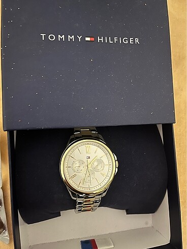 Tommy Hilfiger saat