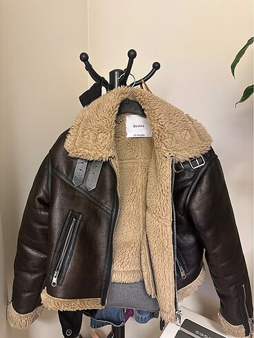 BERSHKA İÇİ KÜRKLÜ SUNİ DERİ CEKET