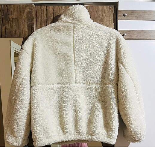 Bershka Pelüş mont