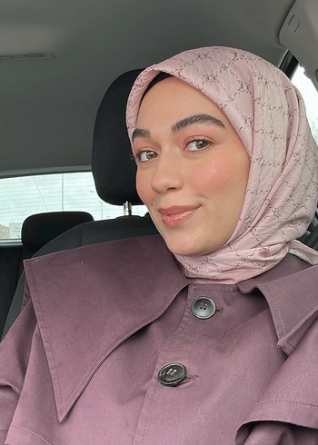 Belli markalı eşarp - Görsel 2