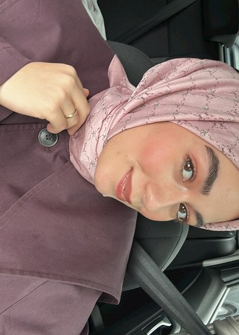 Belli markalı eşarp - Görsel 3