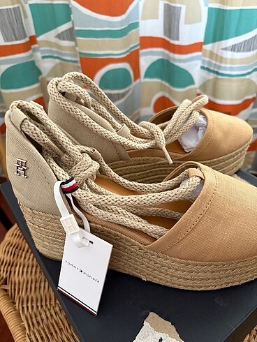 Tommy Hilfiger Kadın Topuklu Sandalet
