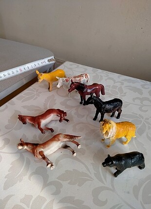 Oyuncak hayvan figürleri kusurları vardır