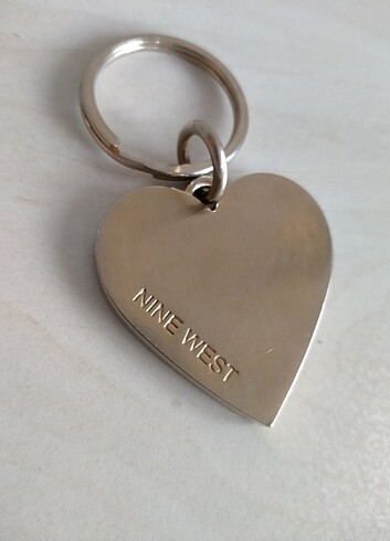 Nine West Anahtarlık nine West metal boncuklu kalp 