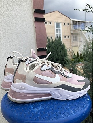 Nike air 270 react