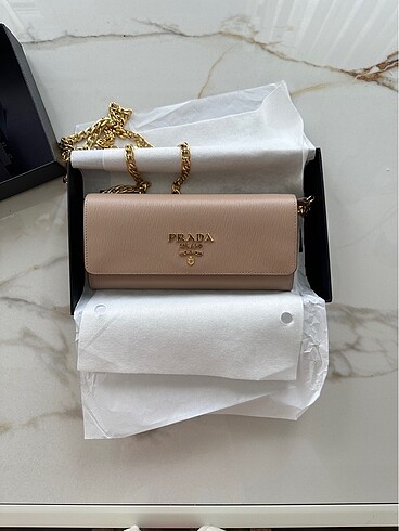 Prada çanta